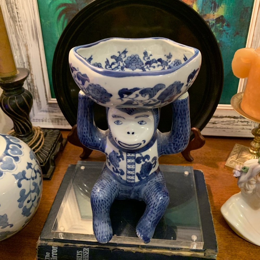 BLUE & WHITE PORCELAIN MONKEY SOAP DISH FIGURE - PLANTER / TRINKET DISH
